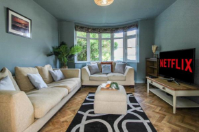 Elegant 3-Bed Home, West Bridgford & Large Garden